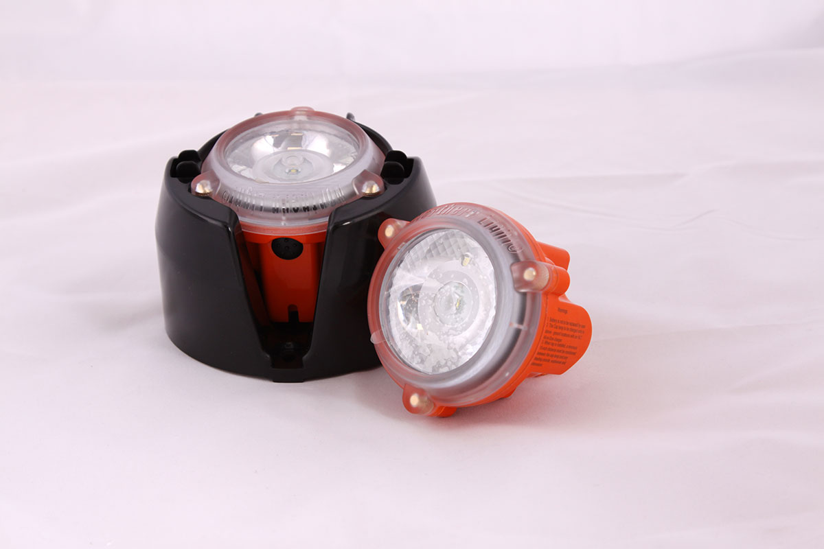 NLT© Genesis Lampe à casquette sans fil avec Li-Ion - Avec clip fixe, 7 000 Lux de sortie